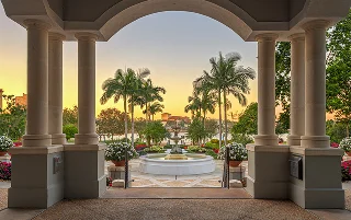 Lakeland, Florida, USA gardens at dusk – Lakeland, cheap car insurance in Florida
