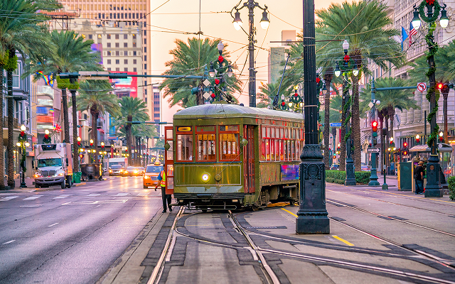 Streetcar in downtown New Orleans, USA at twilight – New Orleans, cheap car insurance in Louisiana